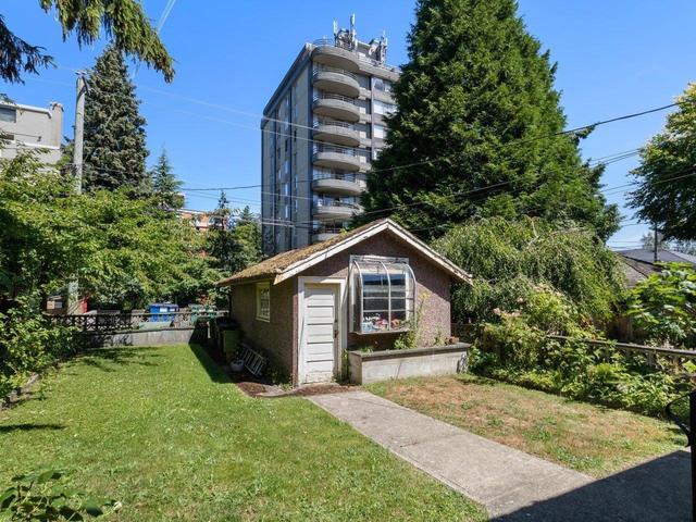 4633 W 11th Avenue, House detached with 5 bedrooms, 2 bathrooms and null parking in Vancouver BC | Image 6