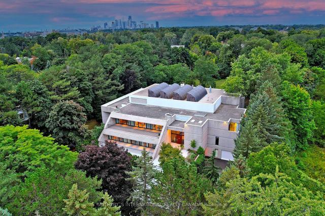30 High Point Rd, House detached with 8 bedrooms, 12 bathrooms and 22 parking in Toronto ON | Image 13