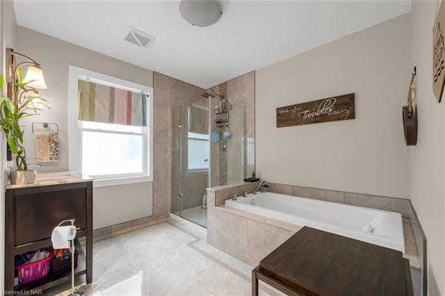 17 Grove Avenue, House detached with 2 bedrooms, 1 bathrooms and 3 parking in St. Catharines ON | Image 7