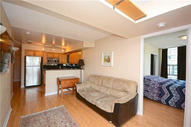 906 - 33 Elm Dr W, Condo with 2 bedrooms, 2 bathrooms and 1 parking in Mississauga ON | Image 6