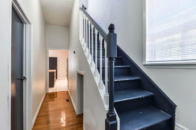 5 Euclid Pl, House attached with 3 bedrooms, 2 bathrooms and 1 parking in Toronto ON | Image 5