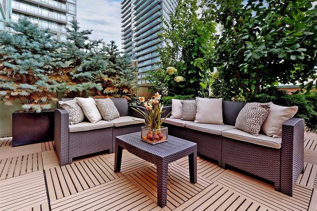 1008 - 887 Bay St, Condo with 2 bedrooms, 2 bathrooms and 1 parking in Toronto ON | Image 23