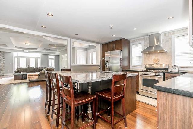 315 Hamilton St, House detached with 5 bedrooms, 4 bathrooms and 12 parking in Newmarket ON | Image 2