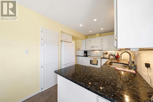 738 - 6880 Wallace Dr, House attached with 3 bedrooms, 3 bathrooms and 2 parking in Central Saanich BC | Image 17