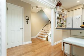 1 - 2056 Marine Dr, Townhouse with 3 bedrooms, 2 bathrooms and 3 parking in Oakville ON | Image 3