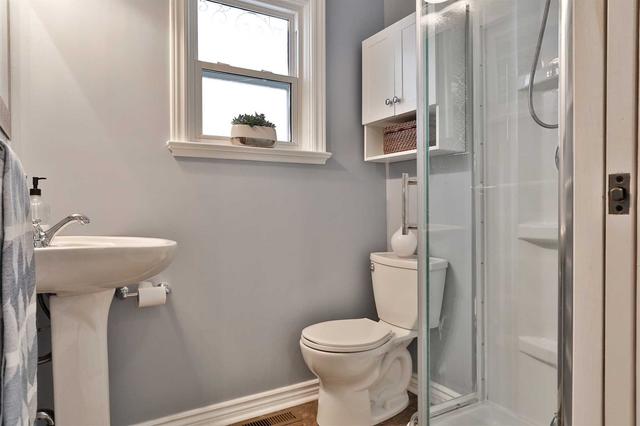 973 Cosburn Ave, House detached with 2 bedrooms, 2 bathrooms and 1 parking in Toronto ON | Image 5