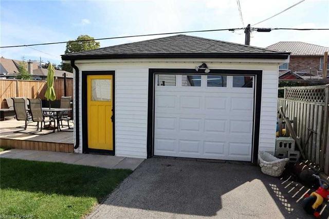 91 Adair Ave S, House detached with 2 bedrooms, 2 bathrooms and 5 parking in Hamilton ON | Image 8