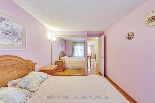49 Harnworth Dr, House attached with 3 bedrooms, 2 bathrooms and 4 parking in Toronto ON | Image 18