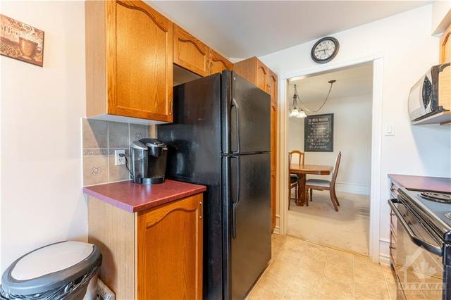 1039 Markwick Crescent, Townhouse with 3 bedrooms, 3 bathrooms and 3 parking in Ottawa ON | Image 16