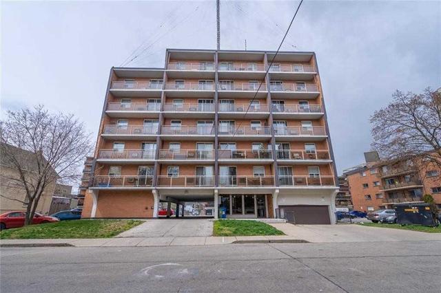 207 - 30 Summit Ave, Condo with 1 bedrooms, 1 bathrooms and 1 parking in Hamilton ON | Image 1