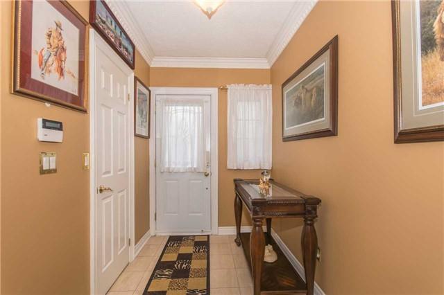 53 Hartnell Sq, Townhouse with 3 bedrooms, 3 bathrooms and 1 parking in Brampton ON | Image 2