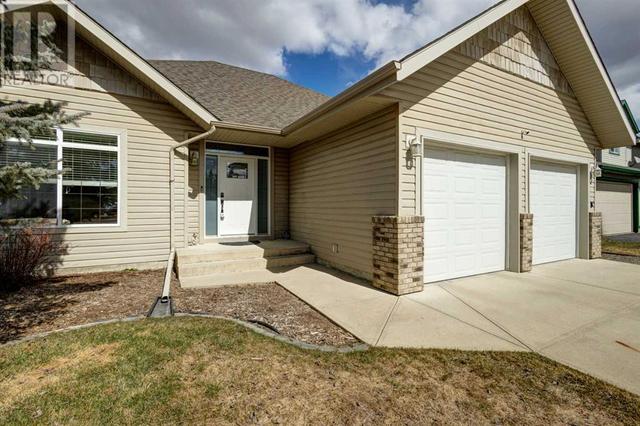 104 1 Avenue Se, House detached with 5 bedrooms, 3 bathrooms and 4 parking in Rocky View County AB | Image 2