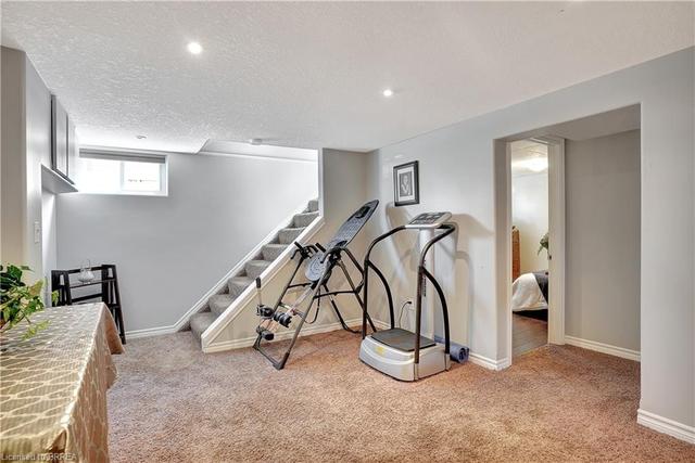 28 Hillier Crescent, House detached with 2 bedrooms, 1 bathrooms and 3 parking in Brantford ON | Image 27
