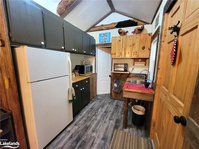 Guest Cabin Kitchen | Image 23