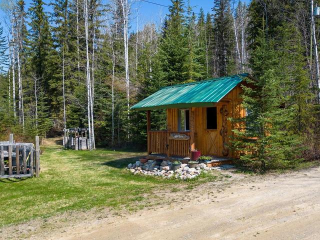2604 Big Bend Highway, House detached with 3 bedrooms, 3 bathrooms and null parking in Columbia Shuswap A BC | Image 30