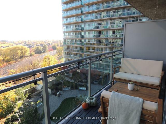 828 - 165 Legion Rd N, Condo with 1 bedrooms, 1 bathrooms and 1 parking in Toronto ON | Image 2