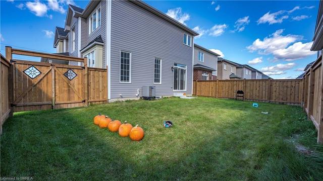 162 Munro Circle, House detached with 4 bedrooms, 2 bathrooms and 4 parking in Brantford ON | Image 33