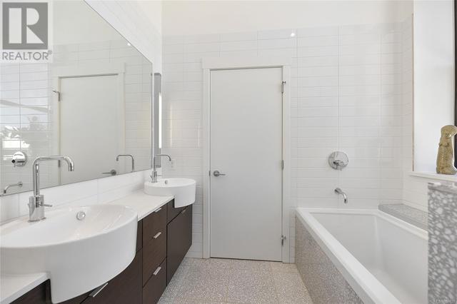 332 - 770 Fisgard St, Condo with 2 bedrooms, 2 bathrooms and 1 parking in Victoria BC | Image 10