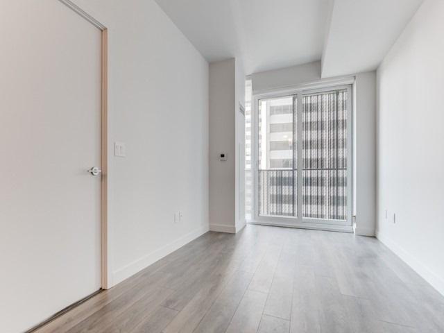 1003 - 8 Eglinton Ave E, Condo with 1 bedrooms, 1 bathrooms and null parking in Toronto ON | Image 9