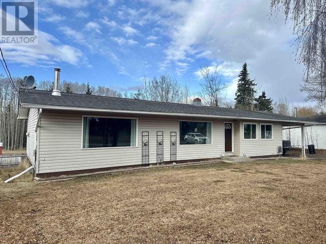 345 Redfern Drive, House detached with 5 bedrooms, 3 bathrooms and null parking in Vanderhoof BC | Image 2