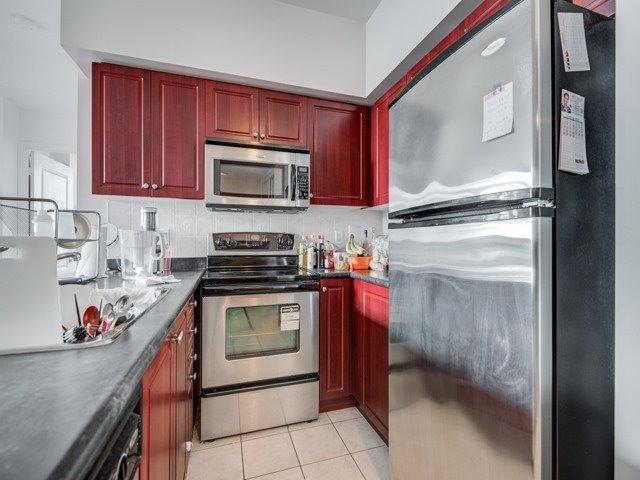 2009 - 509 Beecroft Rd, Condo with 2 bedrooms, 2 bathrooms and 1 parking in Toronto ON | Image 3