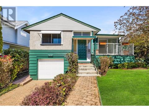 1235 Jefferson Avenue, House detached with 3 bedrooms, 2 bathrooms and 4 parking in West Vancouver BC | Card Image