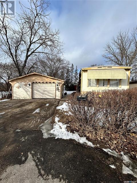 f - 11 1400 12th Avenue E, Home with 2 bedrooms, 1 bathrooms and null parking in Regina SK | Card Image