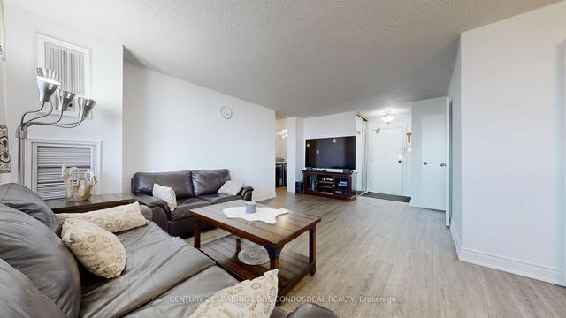 806 - 120 Dundalk Dr, Condo with 2 bedrooms, 1 bathrooms and 1 parking in Toronto ON | Image 4