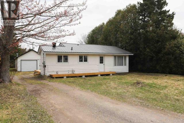 127 Eastern Ave, House detached with 2 bedrooms, 1 bathrooms and null parking in Sault Ste. Marie ON | Image 2