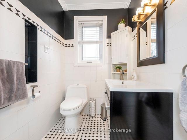337 Saint Johns Rd, House semidetached with 3 bedrooms, 2 bathrooms and 2 parking in Toronto ON | Image 11