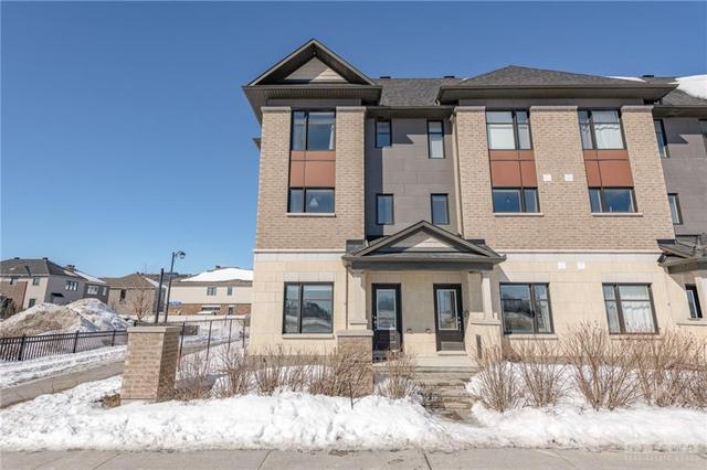 530 Silvertip Lane, Townhouse with 3 bedrooms, 3 bathrooms and 4 parking in Ottawa ON | Image 1