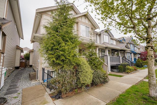 19133 68 Avenue, House detached with 4 bedrooms, 4 bathrooms and 2 parking in Surrey BC | Image 36