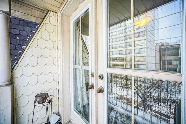 180 Mccaul St, House attached with 3 bedrooms, 2 bathrooms and 1 parking in Toronto ON | Image 25