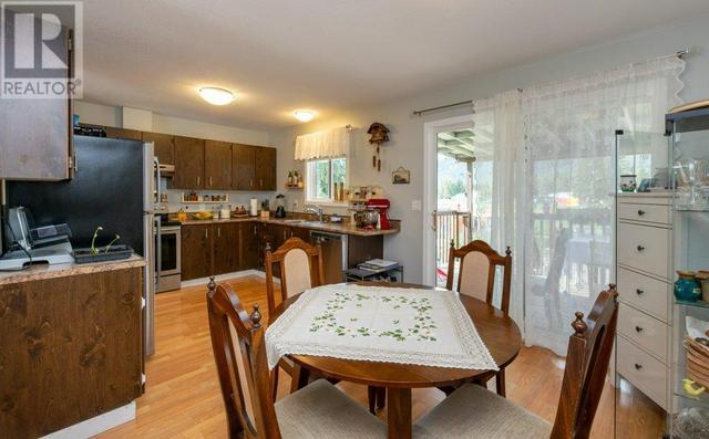 1142 Larch Avenue, House detached with 4 bedrooms, 2 bathrooms and 6 parking in Sicamous BC | Image 8