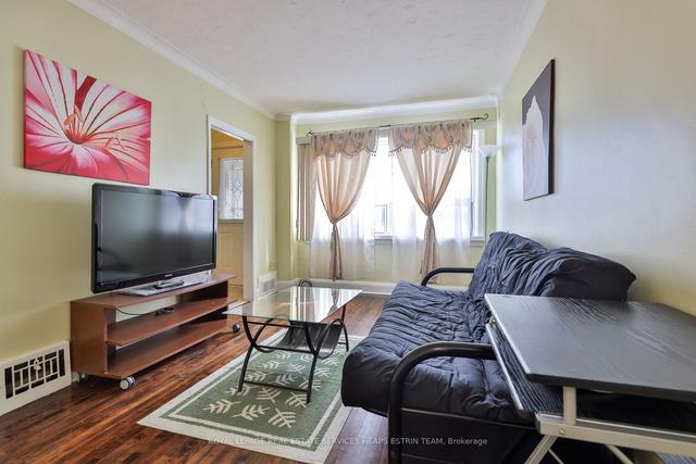 570 Blackthorn Ave, House detached with 2 bedrooms, 2 bathrooms and 3 parking in Toronto ON | Image 3