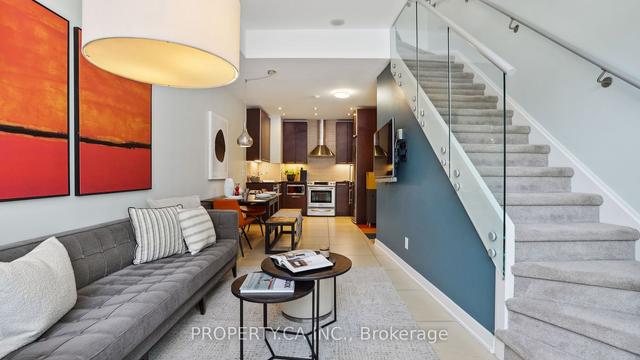 602 - 3 Market St, Condo with 2 bedrooms, 2 bathrooms and 1 parking in Toronto ON | Image 2