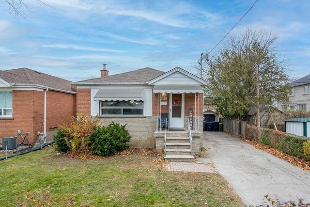 420 Lanor Ave, House detached with 3 bedrooms, 2 bathrooms and 3 parking in Toronto ON | Image 1