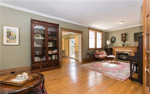 127 Main St S, House detached with 4 bedrooms, 3 bathrooms and 2 parking in Brampton ON | Image 6