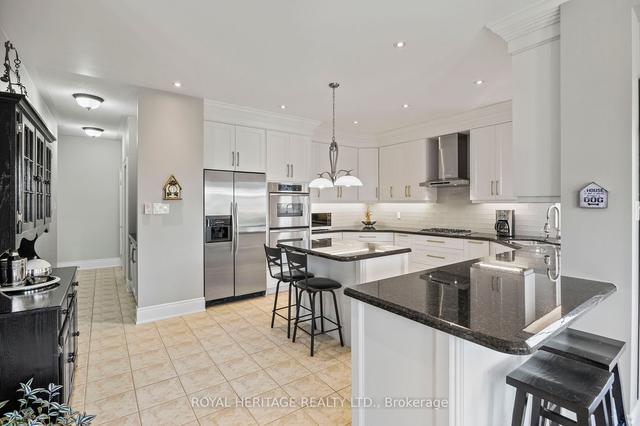 1089 Far North Circ, House detached with 4 bedrooms, 5 bathrooms and 6 parking in Newmarket ON | Image 5