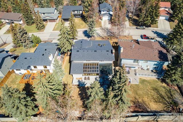 247 Pump Hill Crescent Sw, House detached with 6 bedrooms, 3 bathrooms and 4 parking in Calgary AB | Image 4