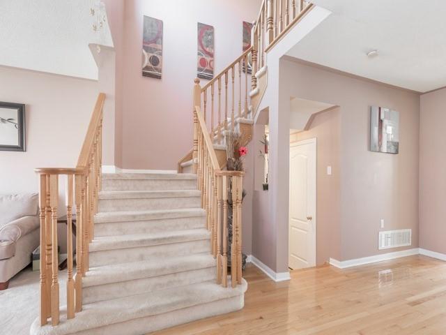20 Springhurst Ave, House detached with 3 bedrooms, 3 bathrooms and 3 parking in Brampton ON | Image 2
