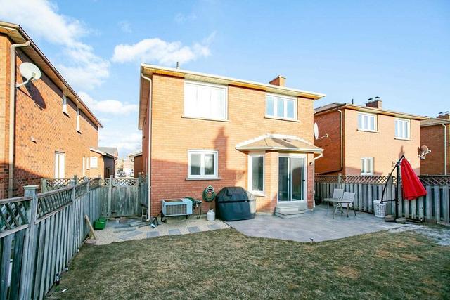 upper - 30 Sungold Crt, House detached with 4 bedrooms, 3 bathrooms and 4 parking in Vaughan ON | Image 27