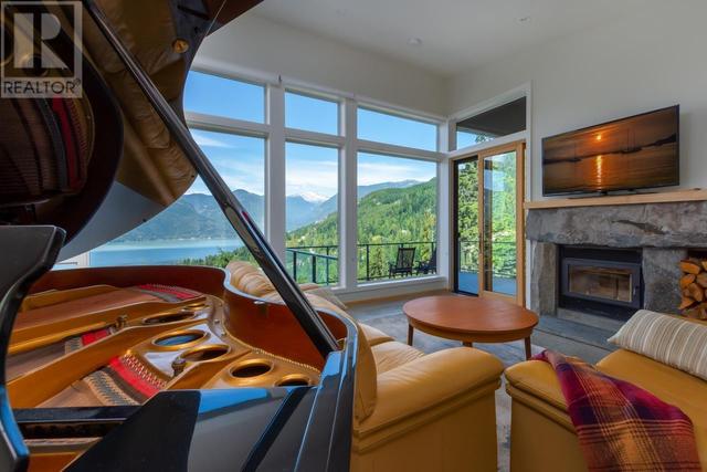 1135 Copper Drive, House detached with 3 bedrooms, 3 bathrooms and 6 parking in Squamish Lillooet D BC | Image 8