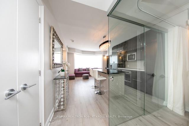 2818 - 155 Yorkville Ave, Condo with 2 bedrooms, 2 bathrooms and 1 parking in Toronto ON | Image 3