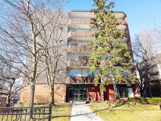 108 - 800 Kennedy Rd, Condo with 2 bedrooms, 1 bathrooms and 1 parking in Toronto ON | Image 1