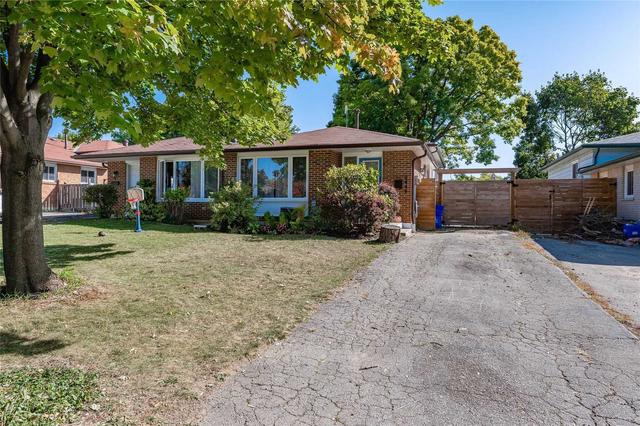 2446 Martin Crt, House semidetached with 3 bedrooms, 2 bathrooms and 2 parking in Burlington ON | Image 12