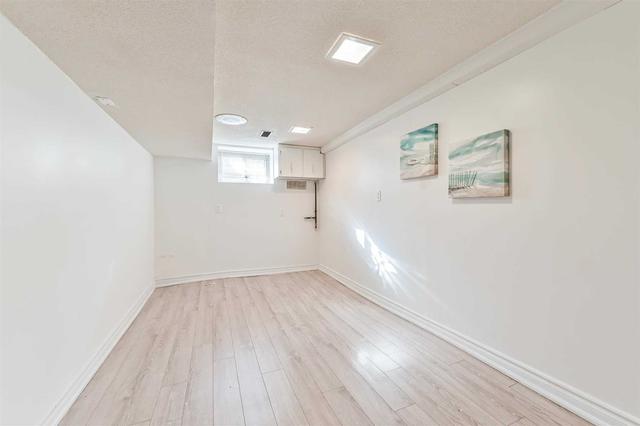 137 Essex St, House semidetached with 4 bedrooms, 2 bathrooms and 2 parking in Toronto ON | Image 11