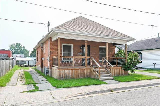 6 Gordon Street, House detached with 3 bedrooms, 1 bathrooms and null parking in Brantford ON | Image 1