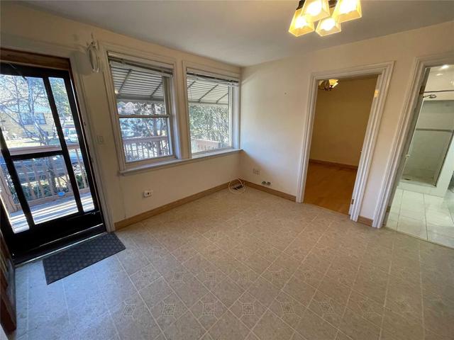 upfront - 36 Alexis Blvd, House detached with 2 bedrooms, 1 bathrooms and 1 parking in Toronto ON | Image 12