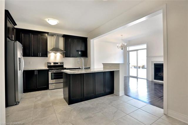 3035 Hibiscus Gdns, House attached with 4 bedrooms, 3 bathrooms and 2 parking in Oakville ON | Image 4